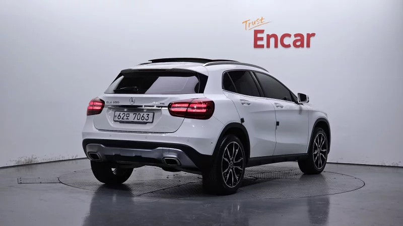 Mercedes-Benz GLA-Class