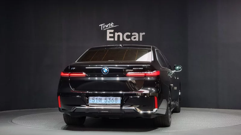 BMW i7