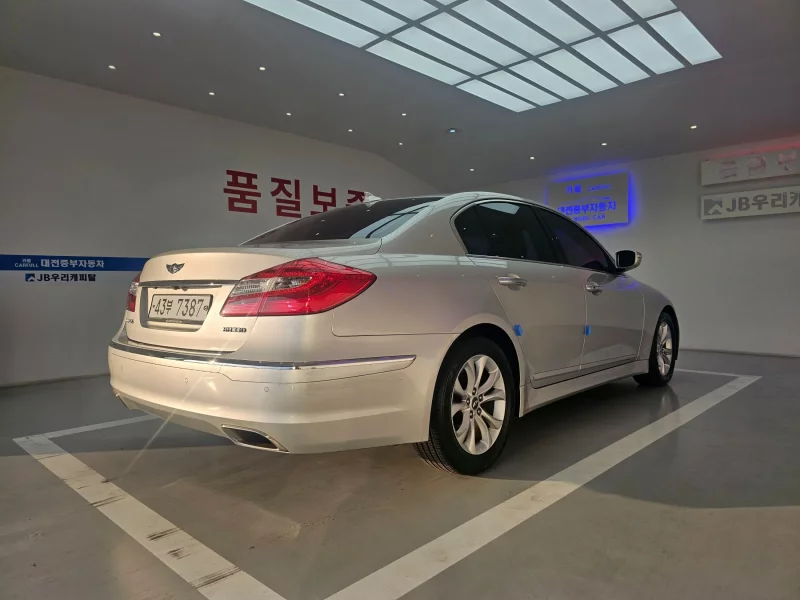 Hyundai Genesis