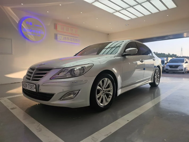 Hyundai Genesis
