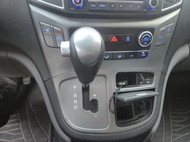 Hyundai Grand Starex