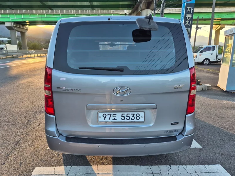 Hyundai Starex