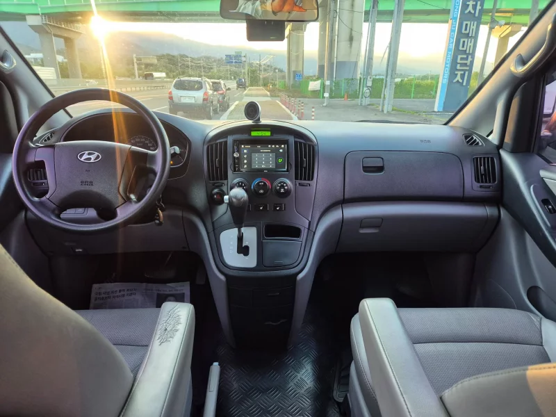 Hyundai Starex