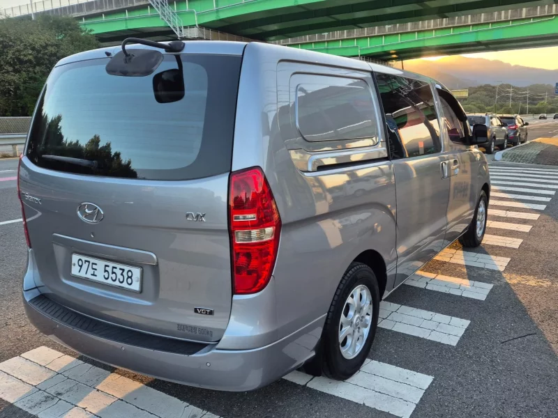 Hyundai Starex