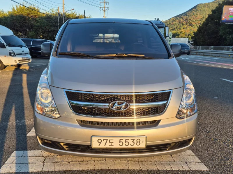 Hyundai Starex