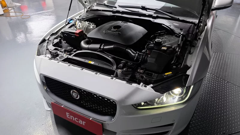 Jaguar XE