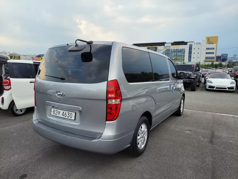 Hyundai Starex