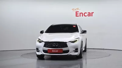Infiniti Q30
