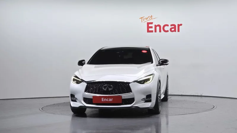Infiniti Q30