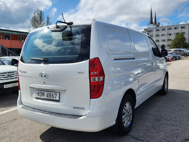 Hyundai Starex