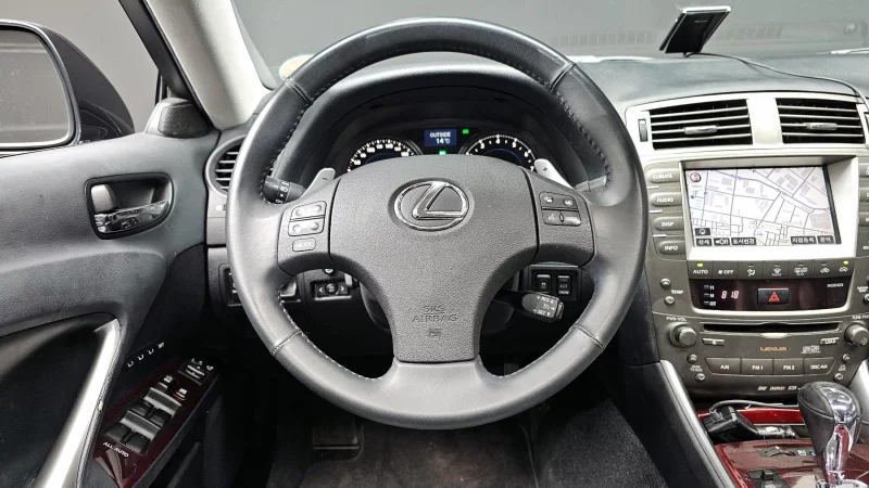 Lexus IS
