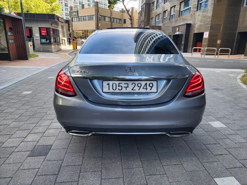 Mercedes-Benz C-Class