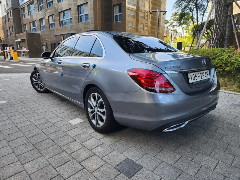 Mercedes-Benz C-Class