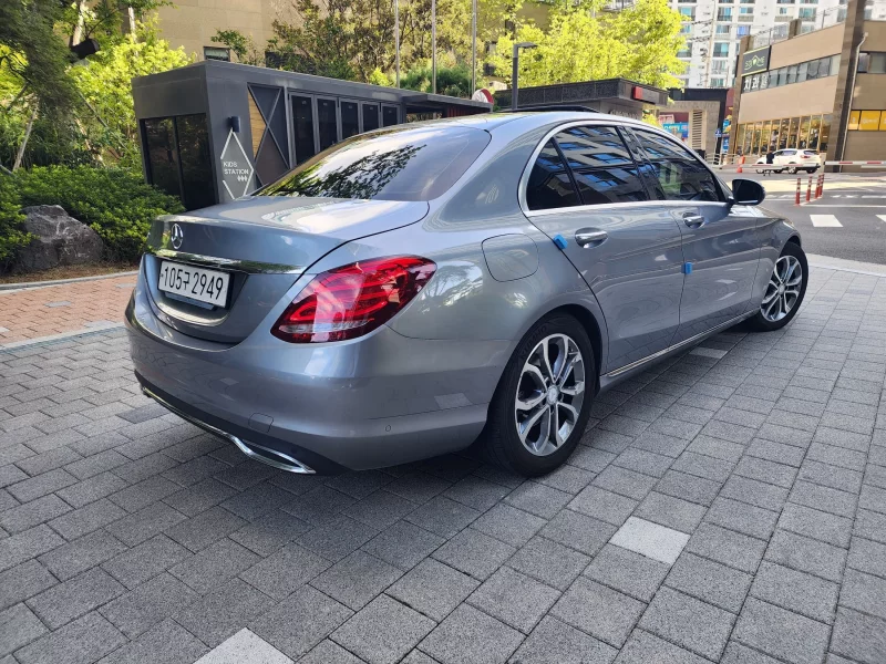 Mercedes-Benz C-Class