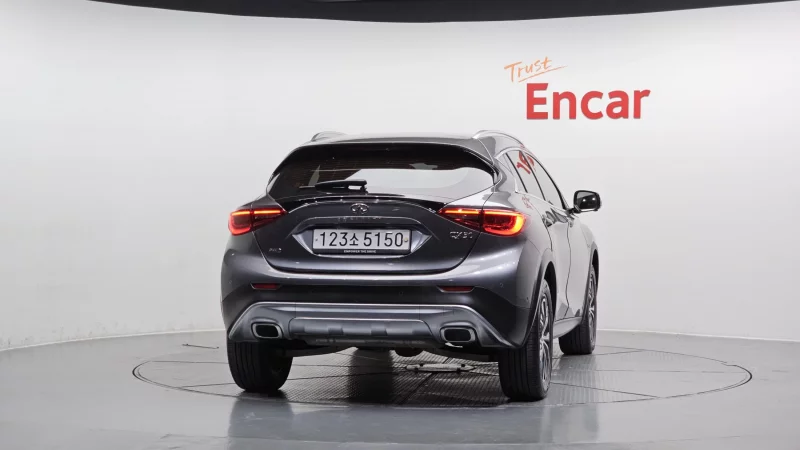 Infiniti QX30