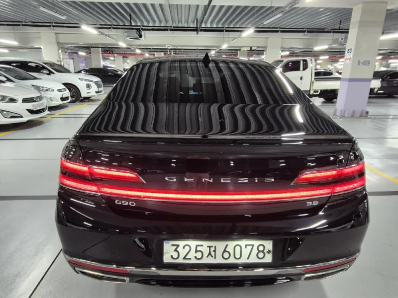 Genesis G90