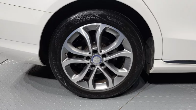 Mercedes-Benz C-Class