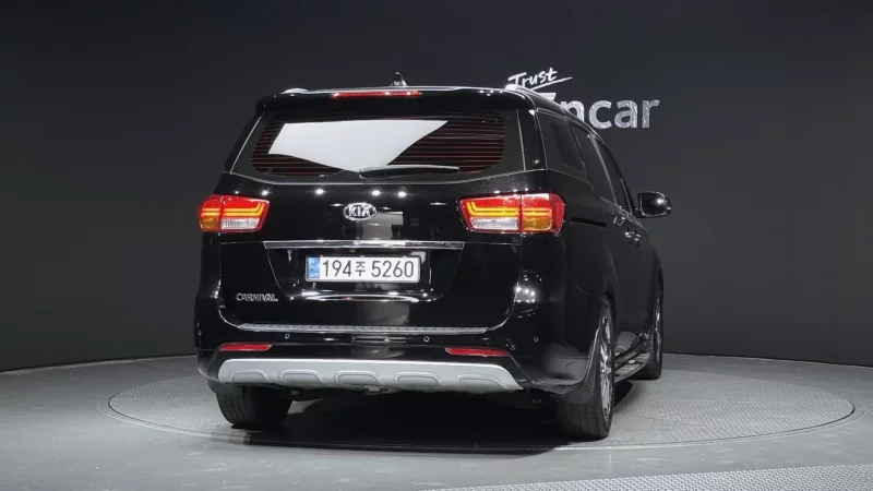 Kia Carnival