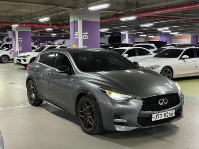 Infiniti Q30