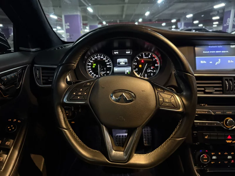 Infiniti Q30