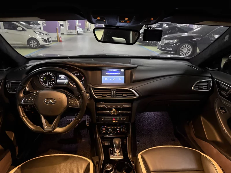Infiniti Q30