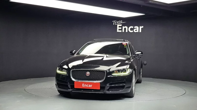 Jaguar XE