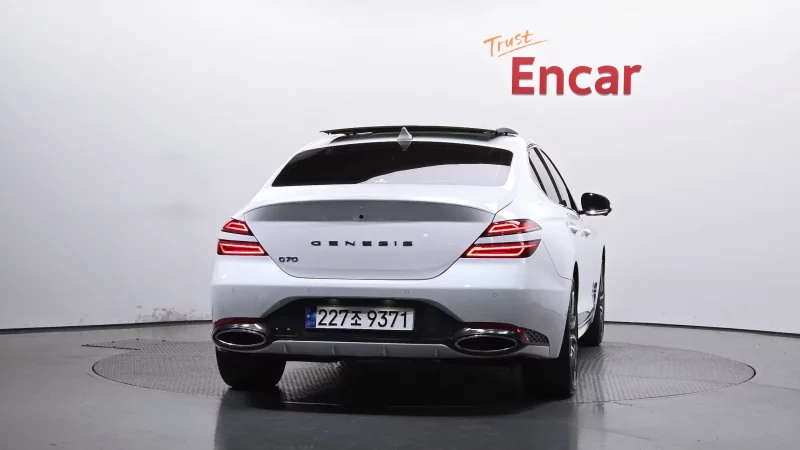 Genesis G70