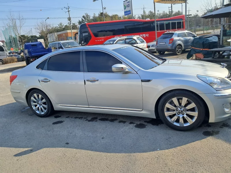 Hyundai Equus