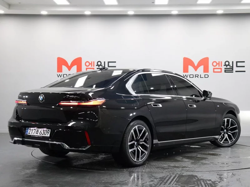 BMW 7-Series
