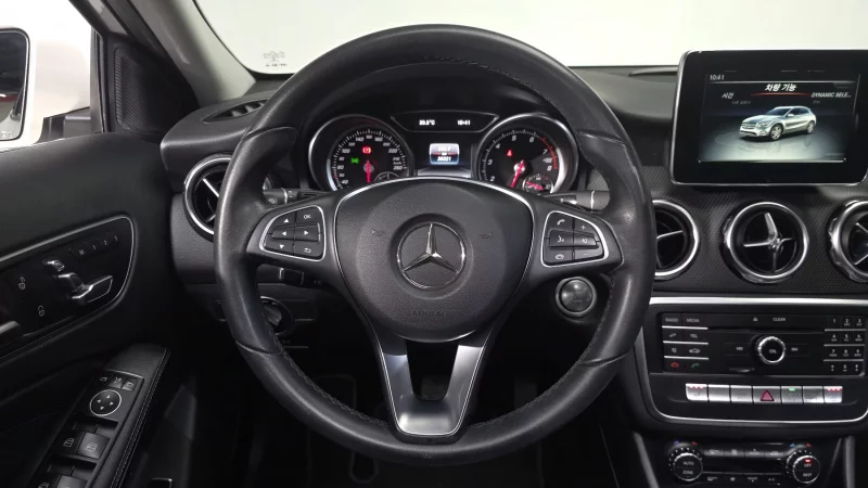 Mercedes-Benz GLA-Class