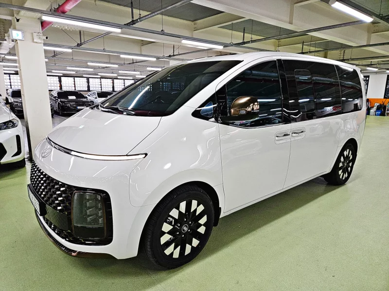 Hyundai Staria