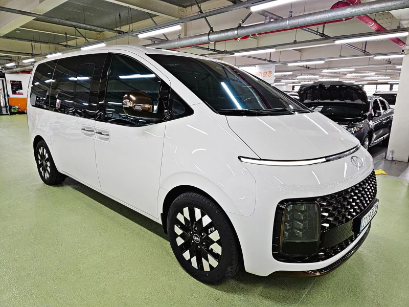 Hyundai Staria