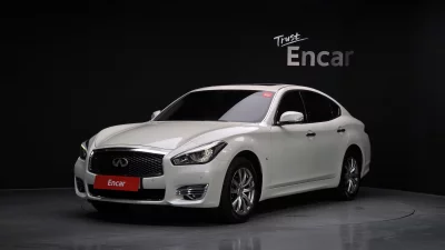 Infiniti Q70