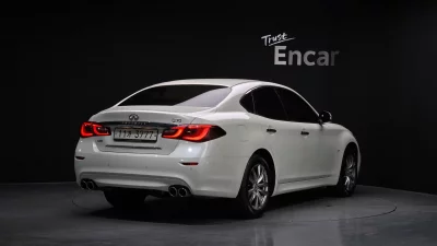 Infiniti Q70