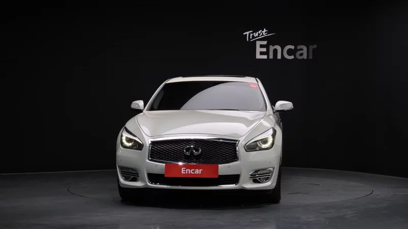 Infiniti Q70