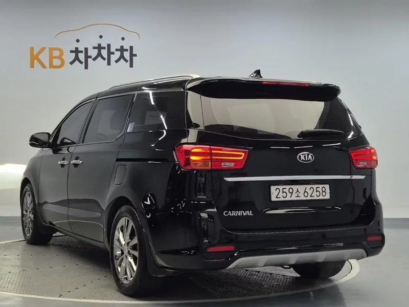Kia Carnival