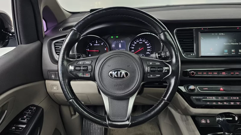 Kia Carnival