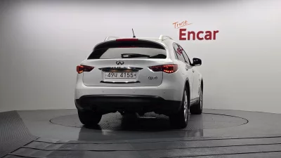 Infiniti QX70