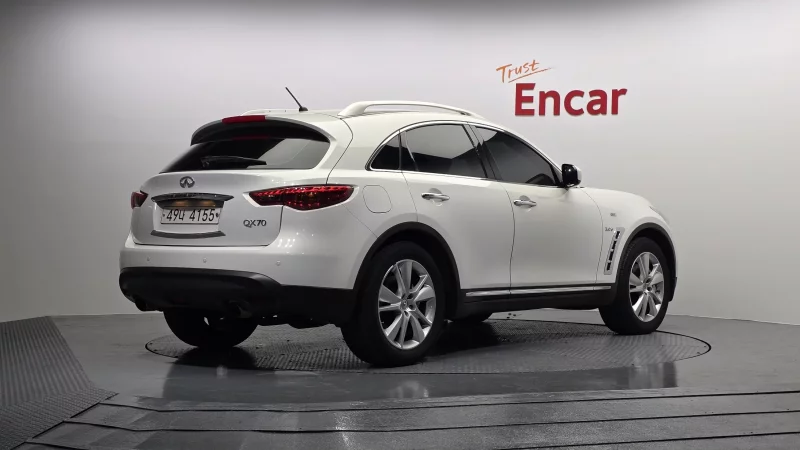 Infiniti QX70