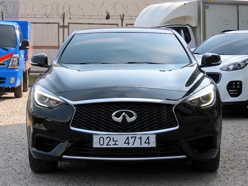 Infiniti Q30