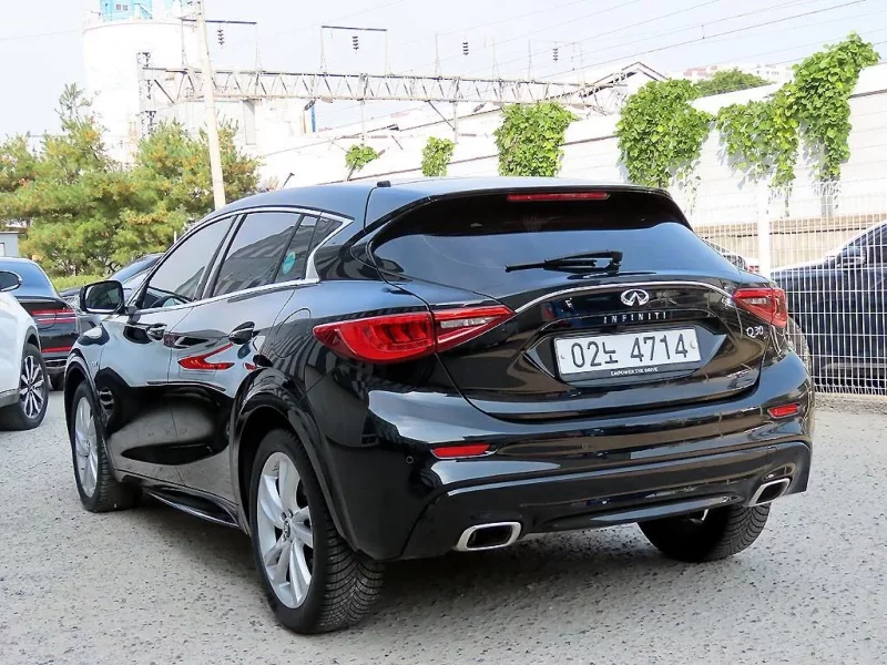 Infiniti Q30