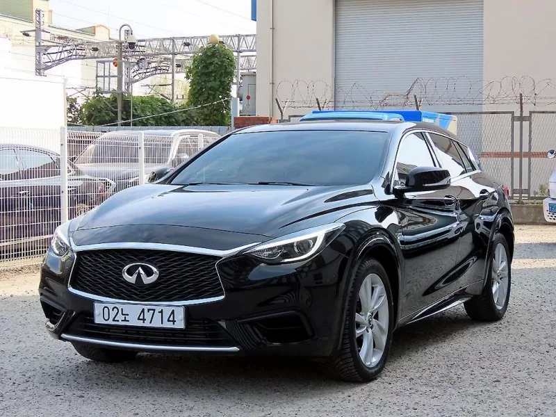 Infiniti Q30