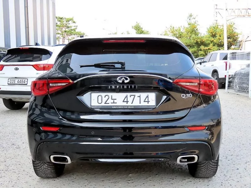 Infiniti Q30