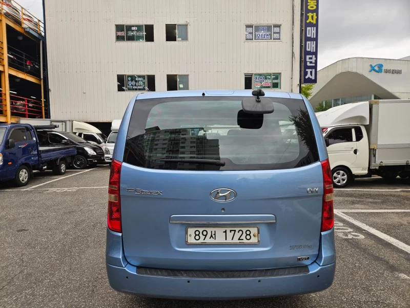 Hyundai Starex