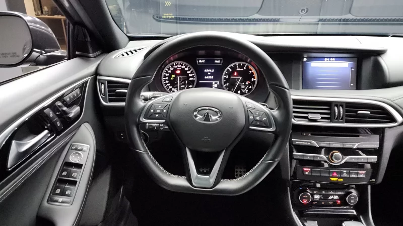 Infiniti Q30