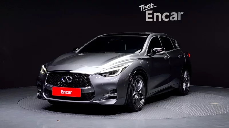 Infiniti Q30