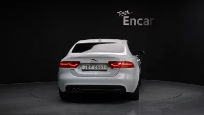 Jaguar XE
