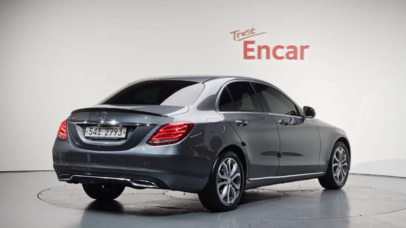 Mercedes-Benz C-Class