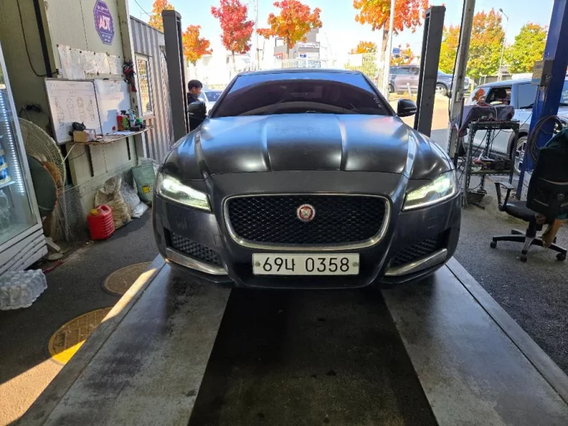 Jaguar XF