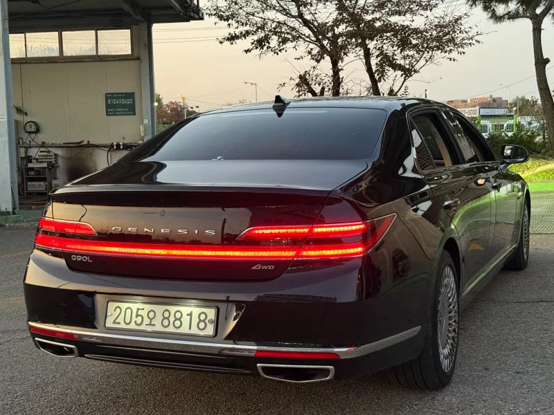 Genesis G90